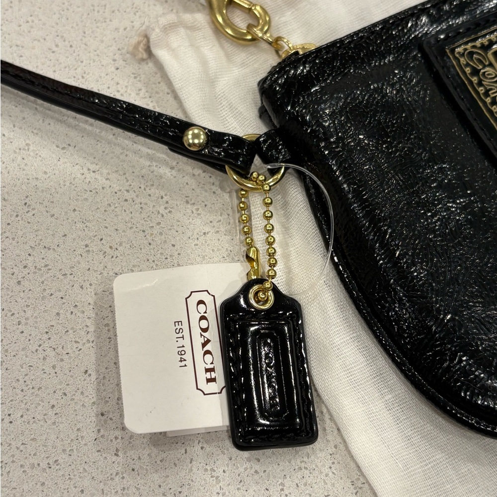 Coach Poppy NWT Black Patent Leather Wristlet w/ Gold-tone graphic patch - Picture 5 of 6